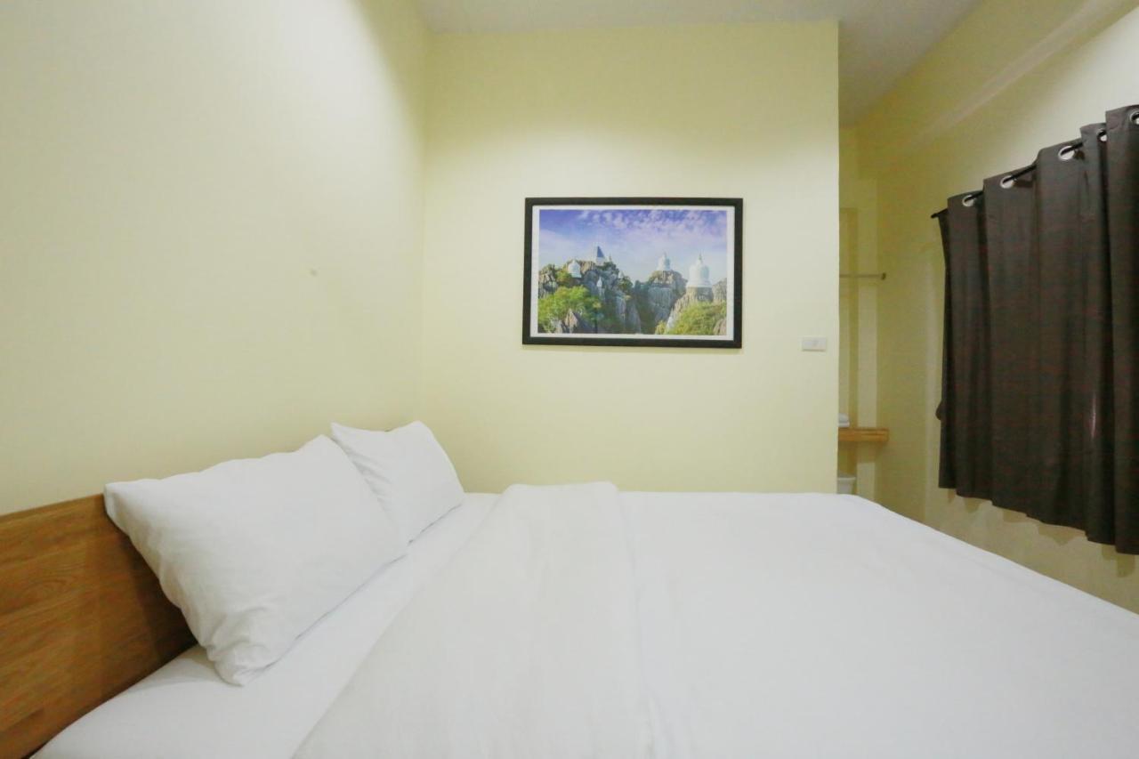 Interest Poshtel Hostel Bangkok Exterior photo