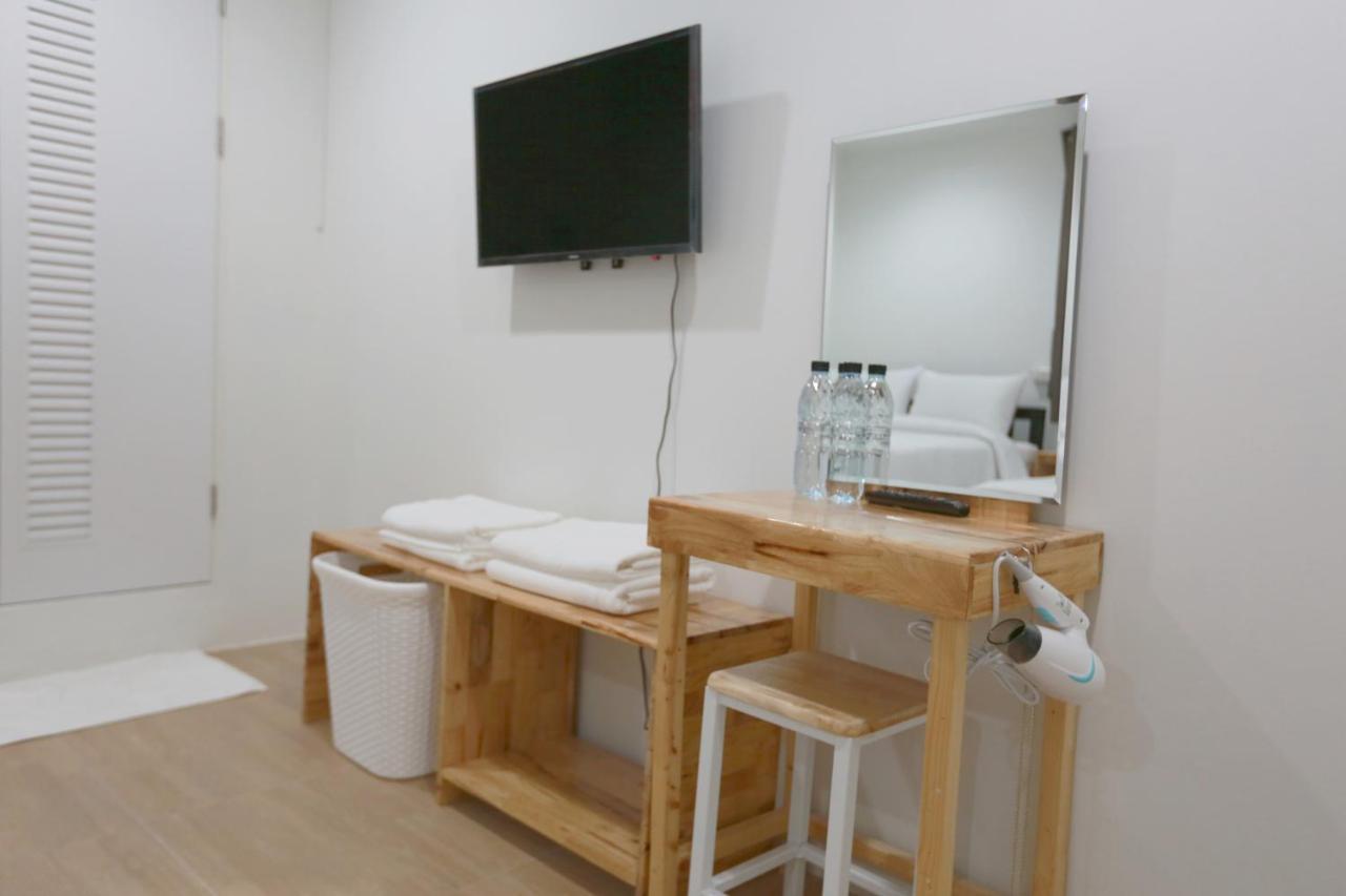 Interest Poshtel Hostel Bangkok Exterior photo